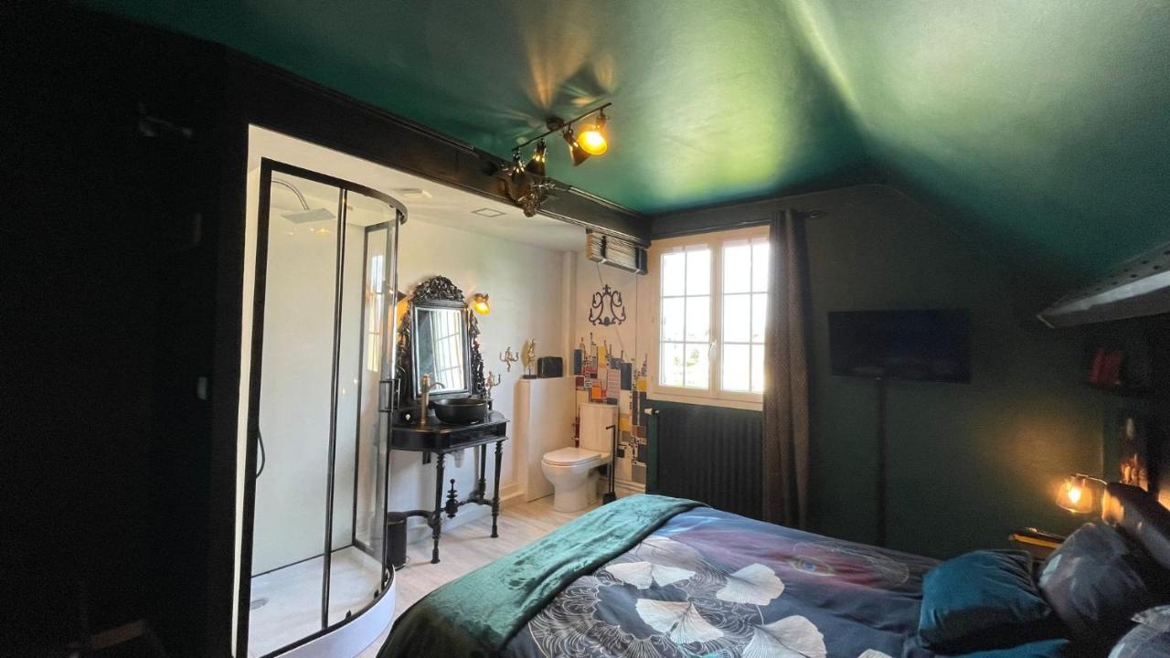 Saint-Germain-du-Corbeis Les Nuits Victoriennes B&B 외부 사진