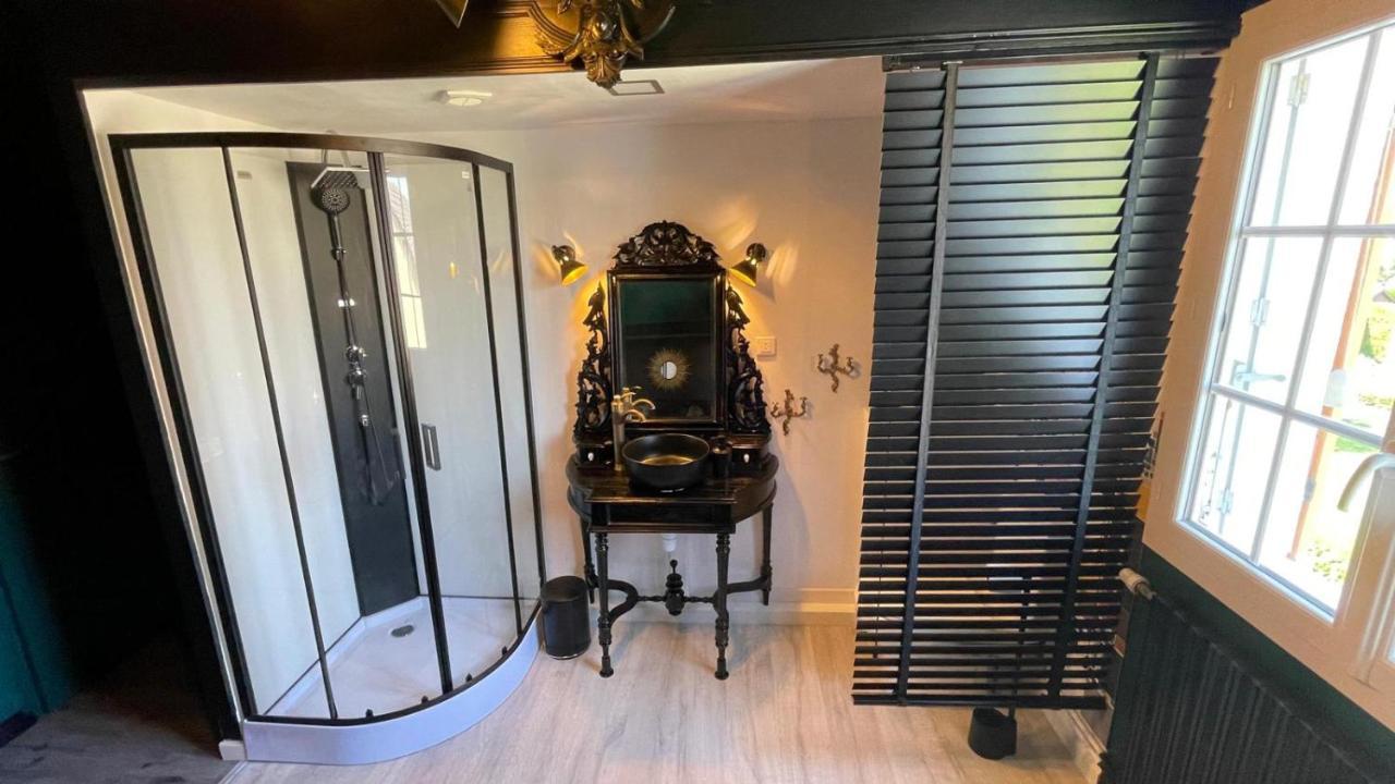 Saint-Germain-du-Corbeis Les Nuits Victoriennes B&B 외부 사진